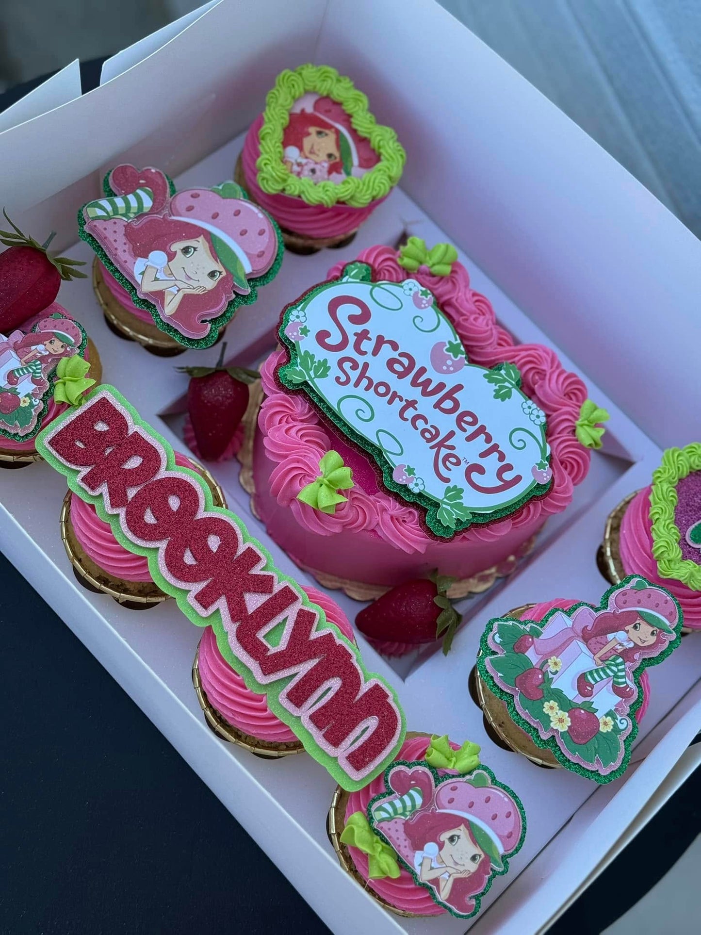 Deluxe Bento Box-8 Cupcakes & 1 Heart Shaped Cake (6in)