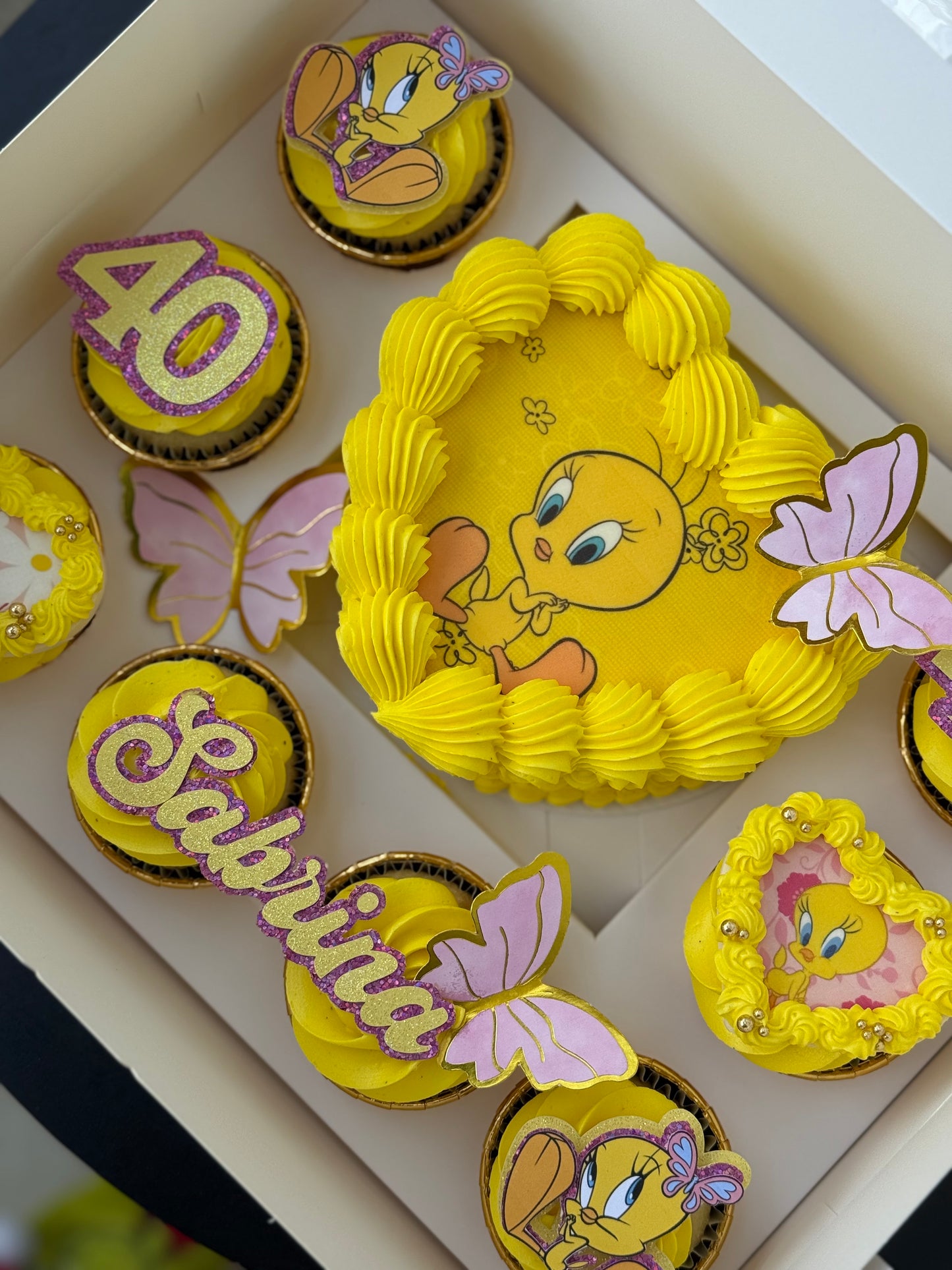 Deluxe Bento Box-8 Cupcakes & 1 Heart Shaped Cake (6in)