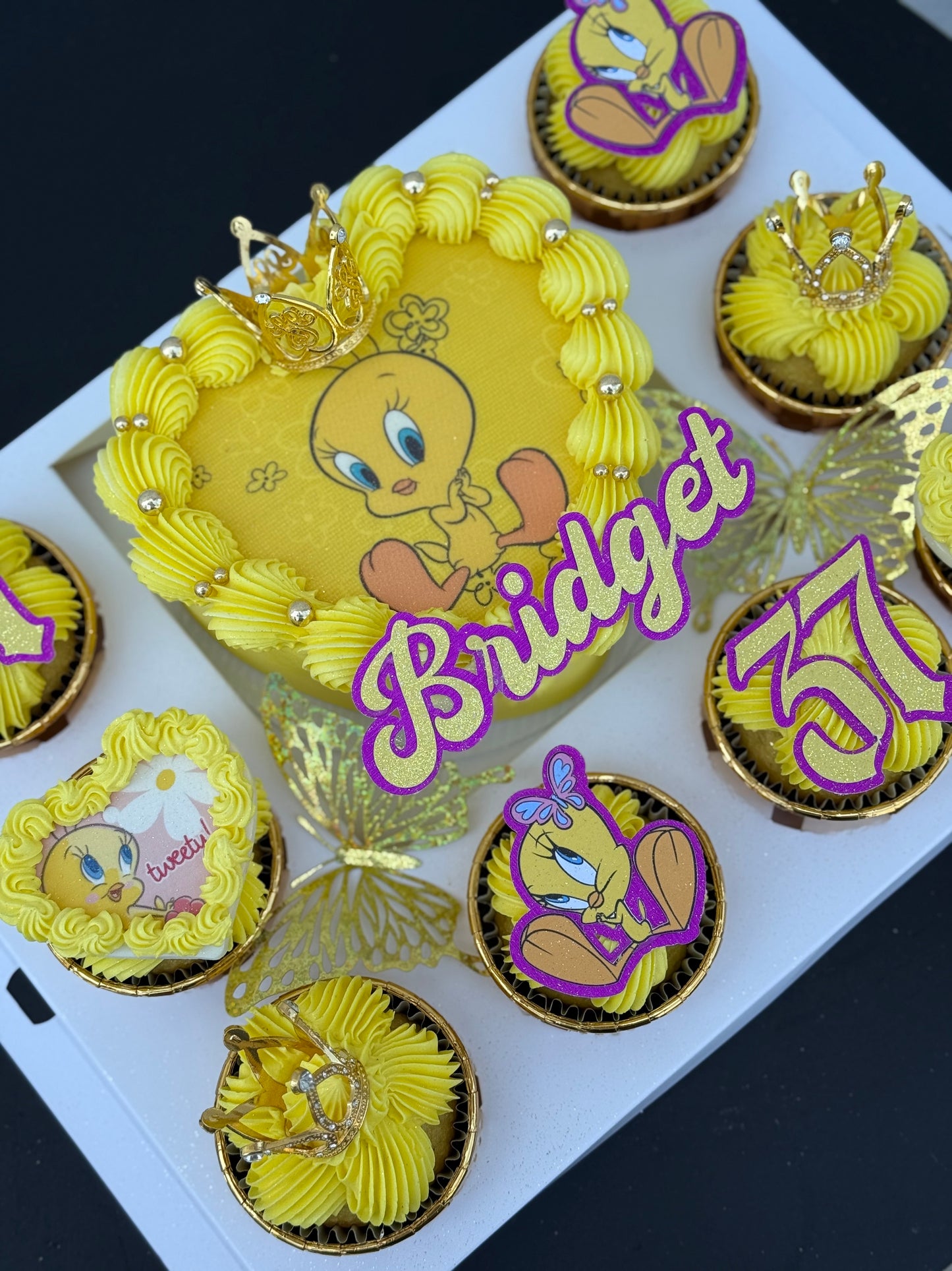 Deluxe Bento Box-8 Cupcakes & 1 Heart Shaped Cake (6in)