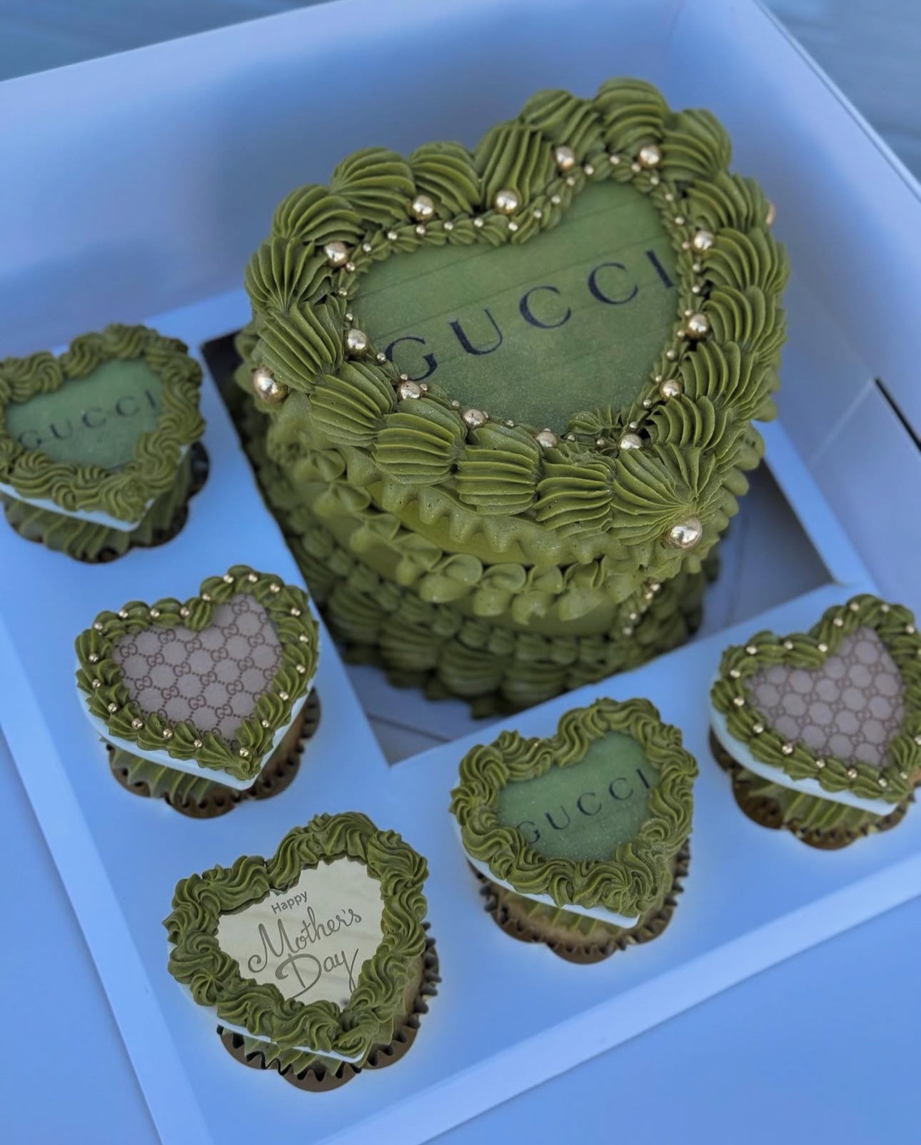 Bento Box-5 Cupcakes & 1 Heart Shaped Cake (6in)