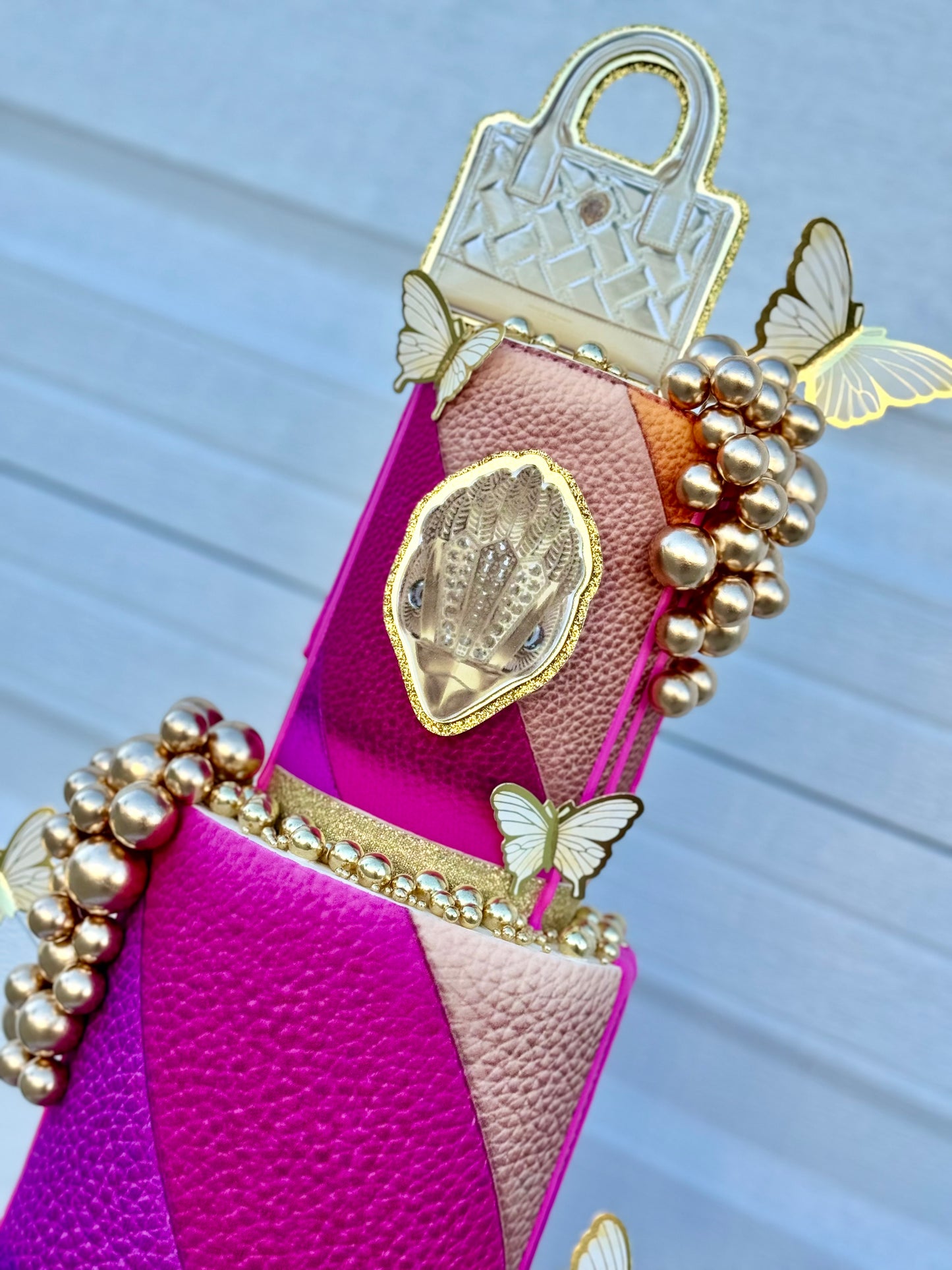 Kurt Geiger Rainbow Textured Wallpaper PNG Image